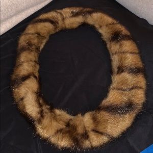 Infinity Neck Fur
